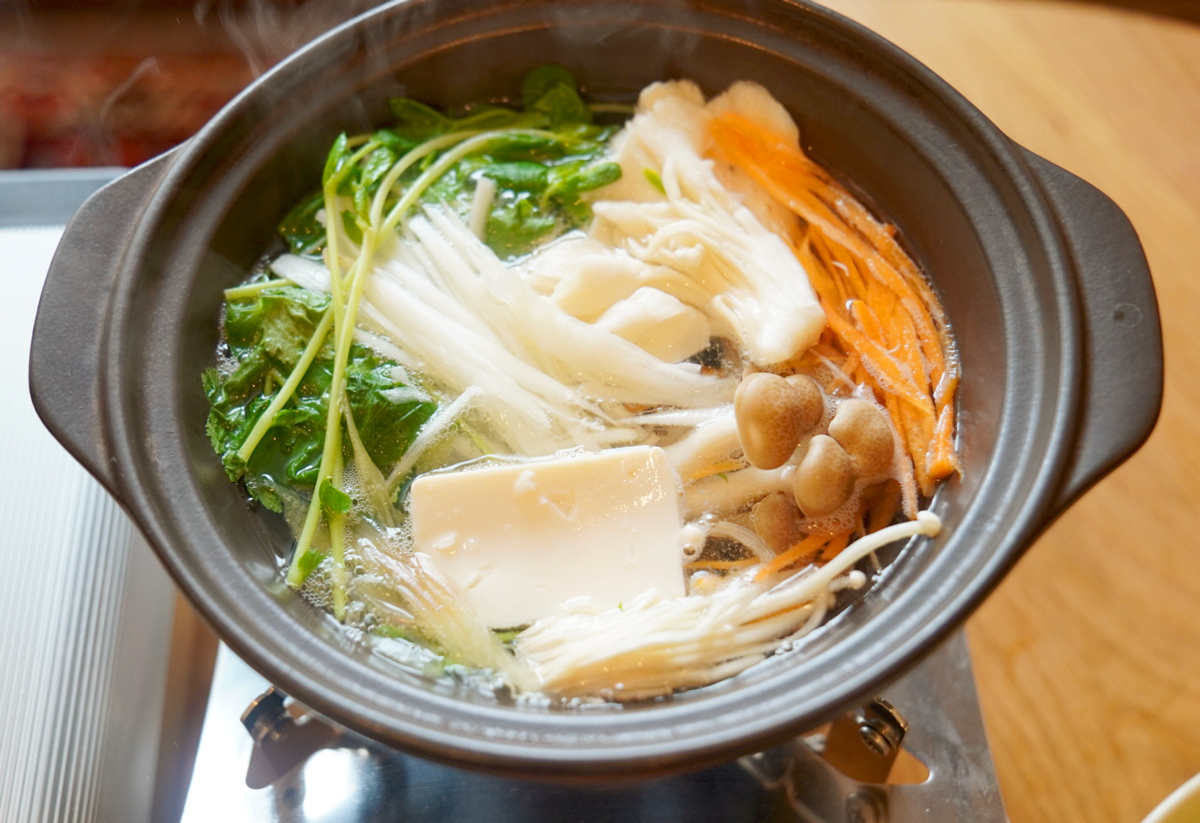 たっぷりのクセあり野菜もあわせて