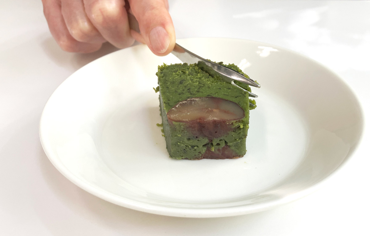 口に入れた途端に広がる抹茶の旨み