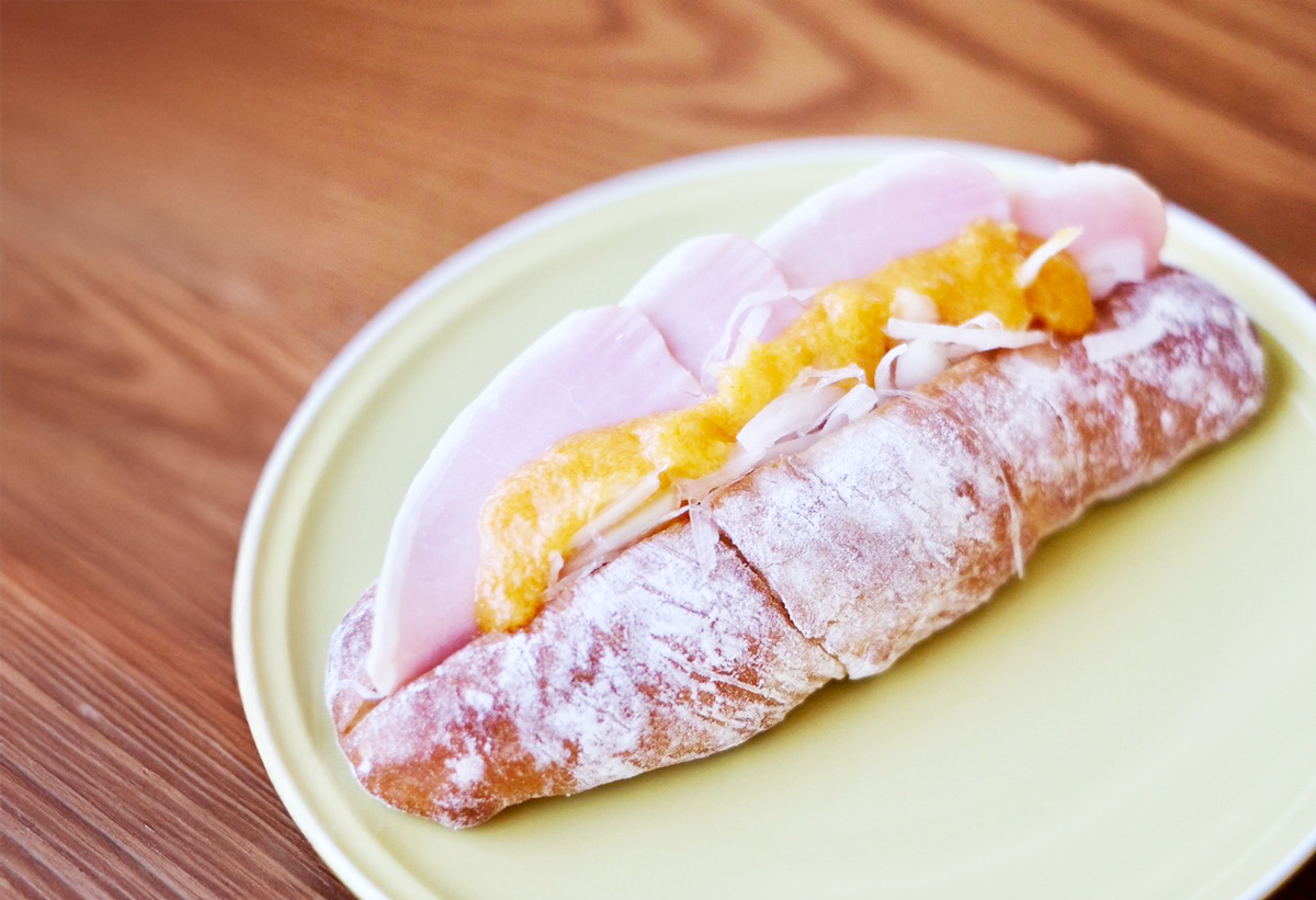 ハムの旨みを味わうお手軽サンドイッチ