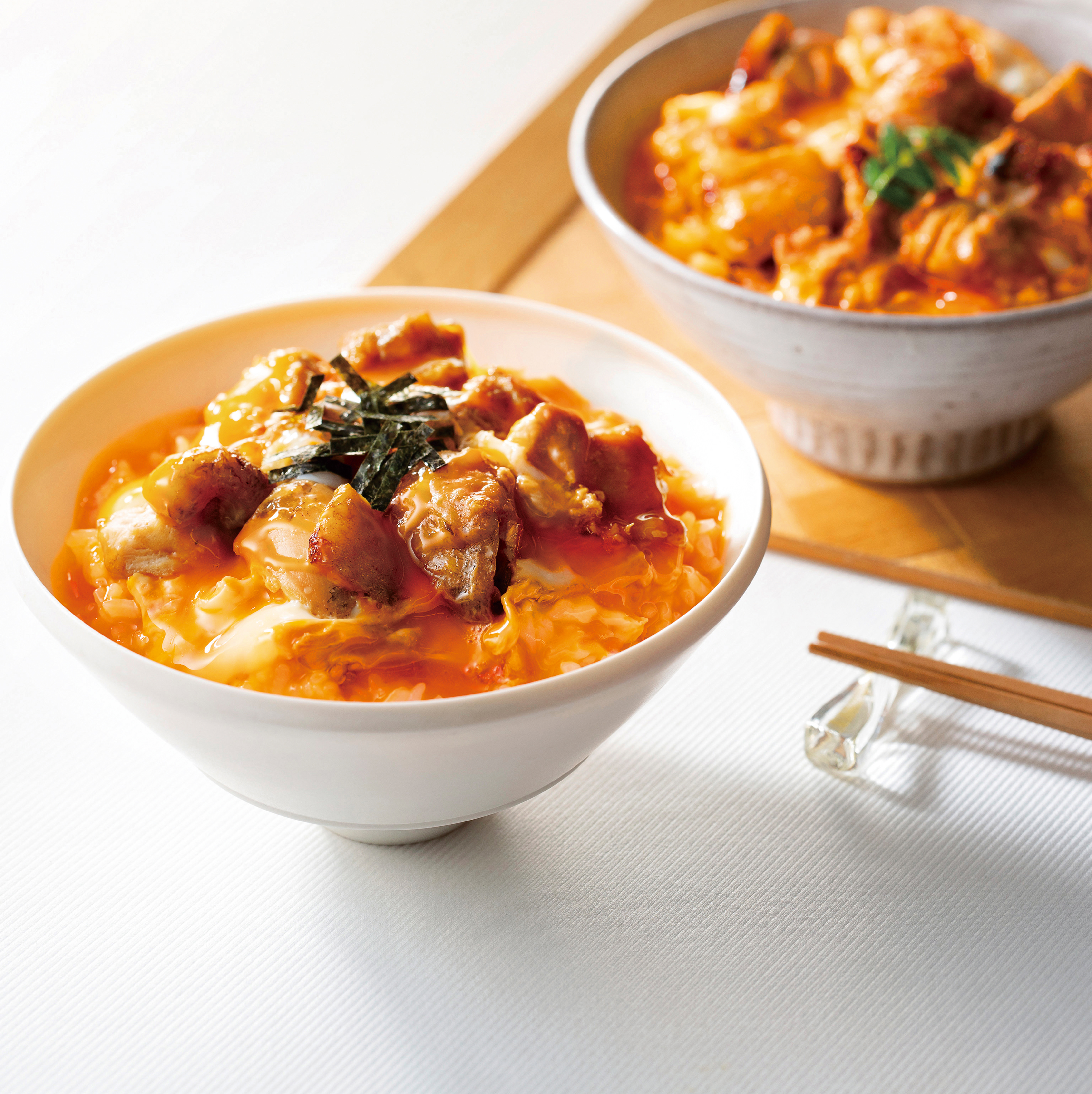 鳥しき 炭火伊達鶏の親子丼（原了郭黒七味小袋付）