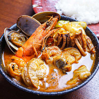 北海道の恵み！竜宮の賄い海鮮スープカレー【５００ｇ×２個（２～４人前）】