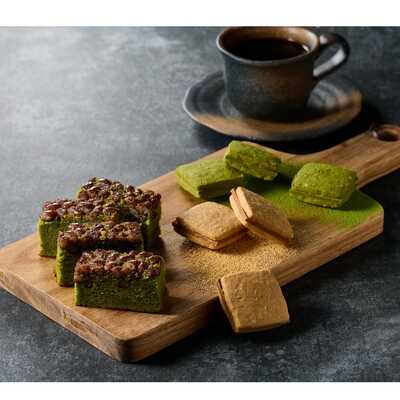 きな粉＆抹茶のチョコサンドクッキーと宇治抹茶ケーキ