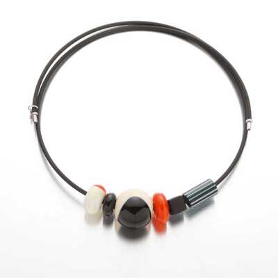 ＳＭＩＬＥ　（スマイル）　チョーカーネックレス　＜アイボリー＆ブラック＞