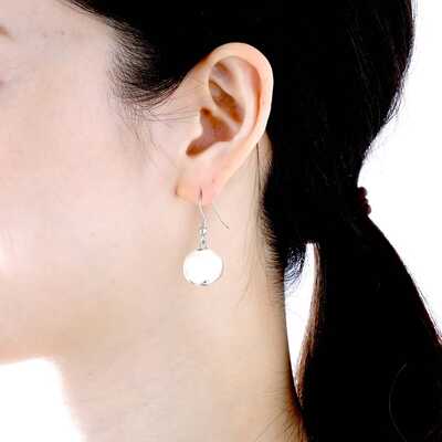 Ａｌｅｓｓｉａ　（アレッシア）　ピアス　＜アイボリー＞