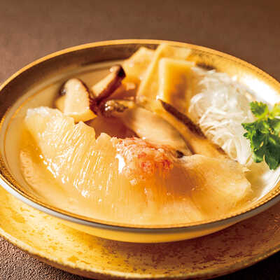 ふかひれと鮑と蟹の旨煮（和風コンソメ仕立て）