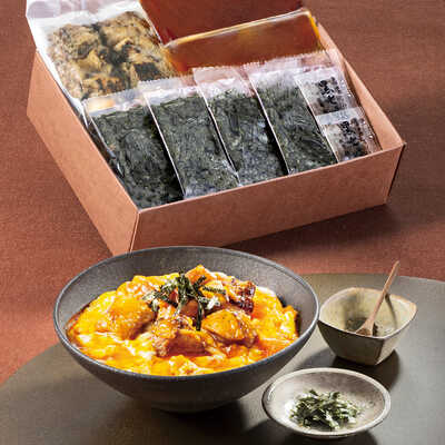 炭火伊達鶏の親子丼の具（原了郭黒七味小袋付）