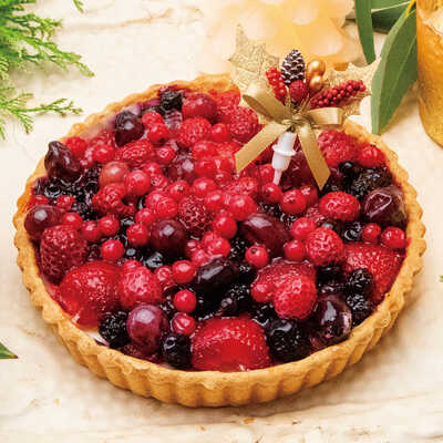 甘酸っぱいフルーツとサワークリームのタルト