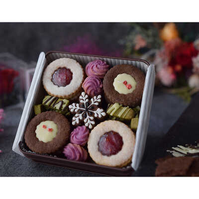 【バレンタイン】クッキー缶クラシックいちご