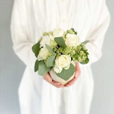 ベーシックギフト　フラワーアレンジメント　白系