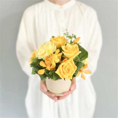 ベーシックギフト　フラワーアレンジメント　黄色系