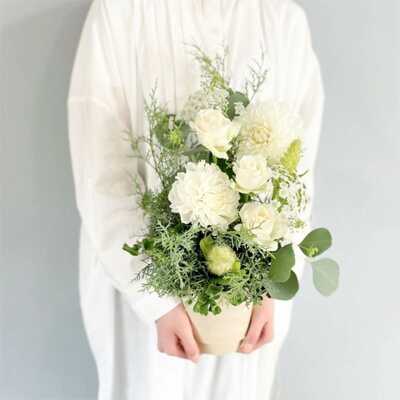 パーティーギフト　フラワーアレンジメント　白系