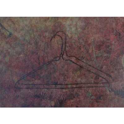 重なるハンガー