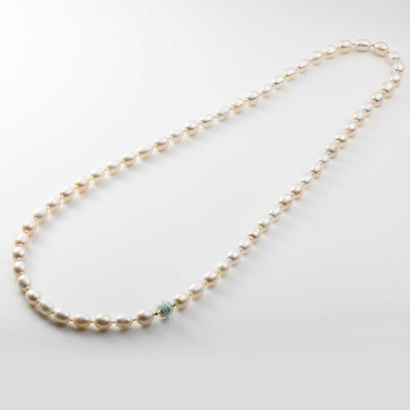  plus bon 淡水真珠と1粒ヴェネチアンガラスのネックレス（70cm）