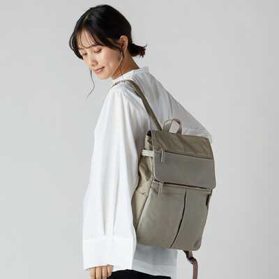 ナイロン×牛革コンビシリーズ　リュックサック　Ｍサイズ