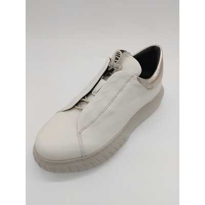 スニーカーＰＺ－７０４４